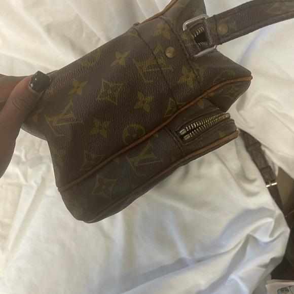 Louis Vuitton Cartochier Crossbody - Picture 8 of 10